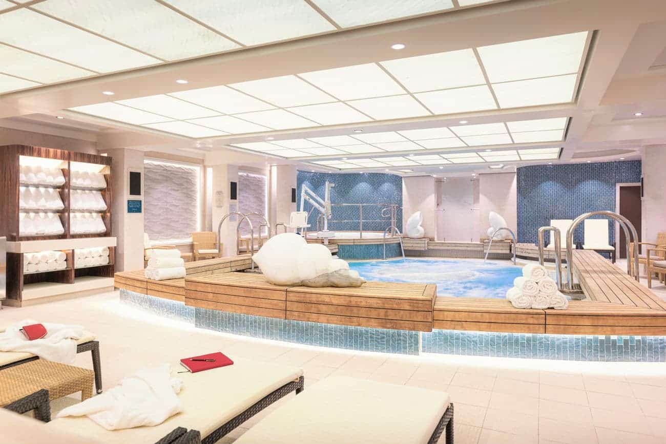 Spa and hydrotherapy pool aboard Queen Mary 2