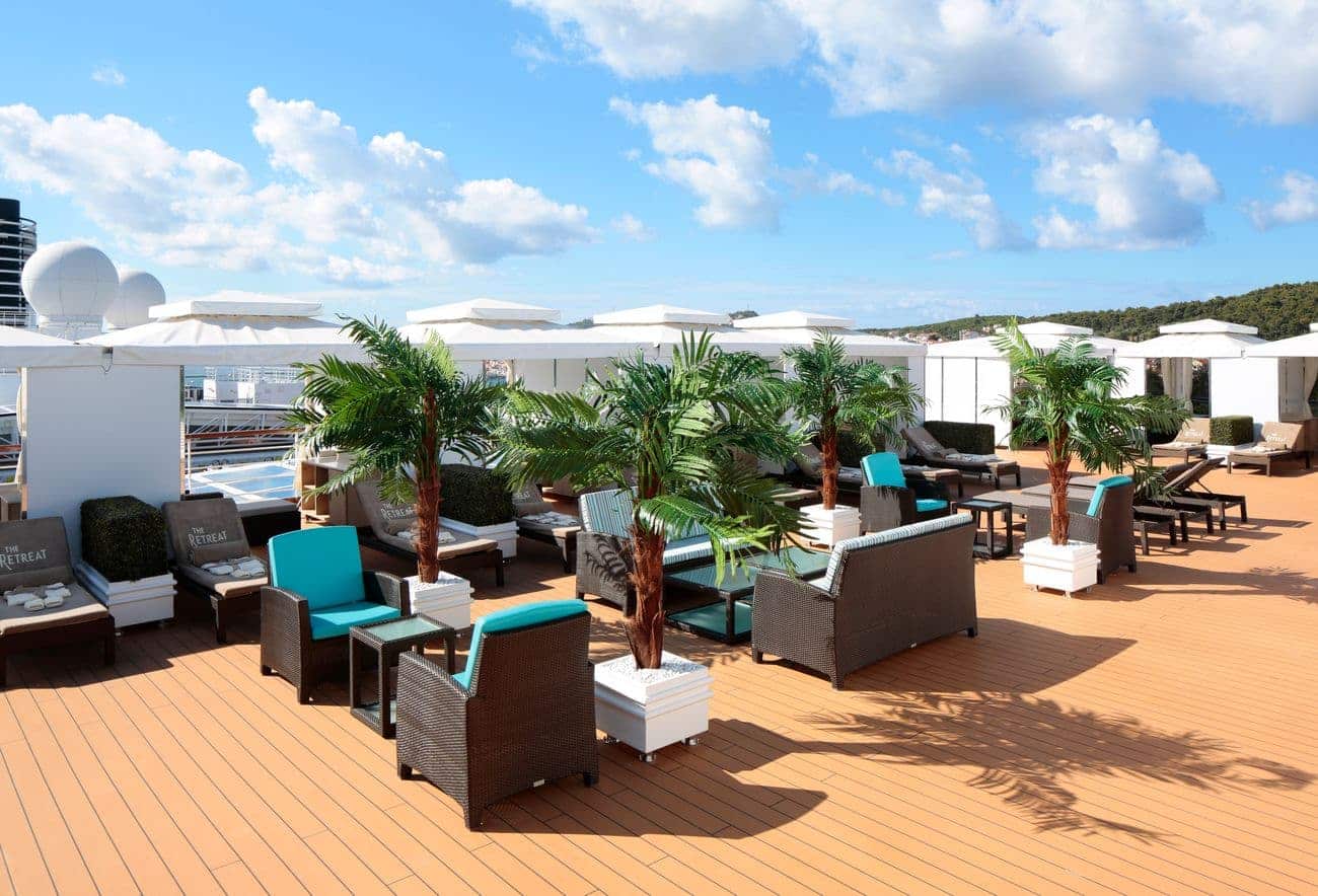The Retreat cabana lounge on Westerdam
