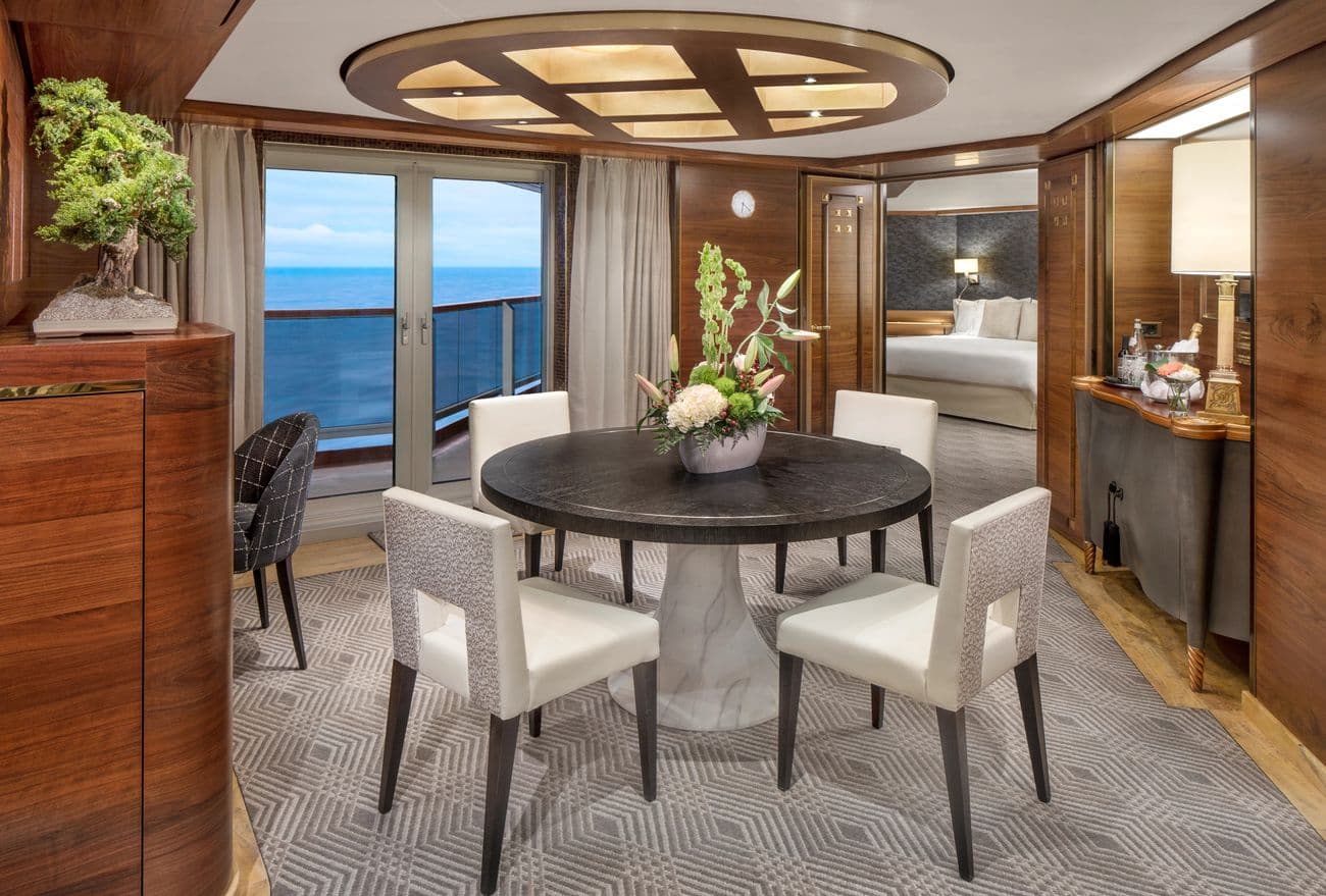 Pinnacle Suite dining area