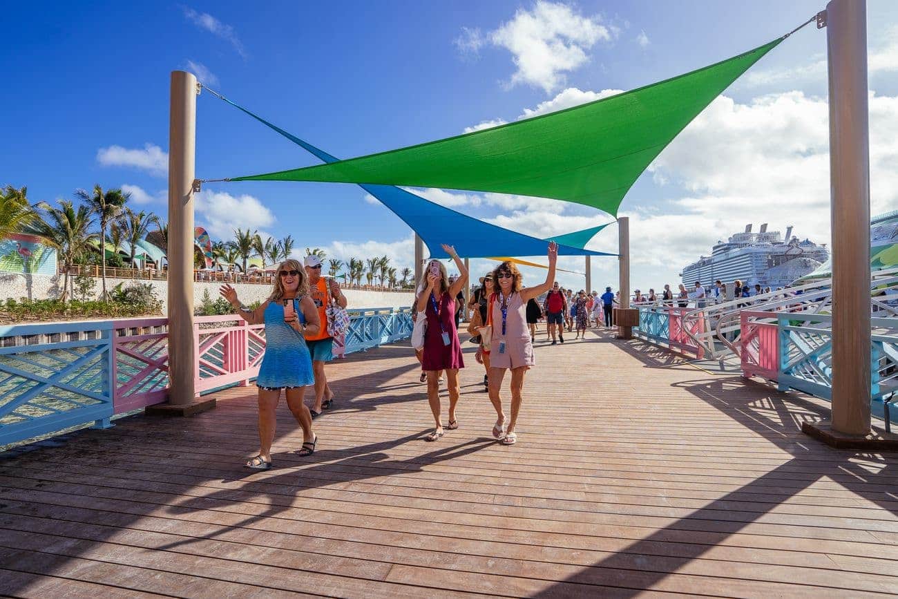Guests arriving Royal Beach Club pier