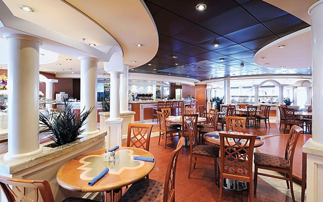 Gli Archi Cafeteria dining area with columns