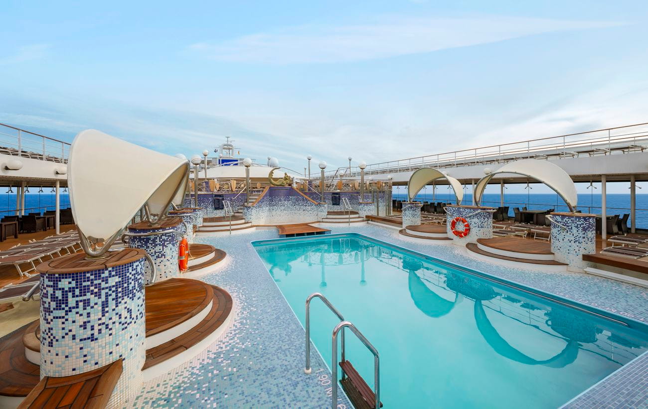 Cayo Levantado Pool with mosaic design