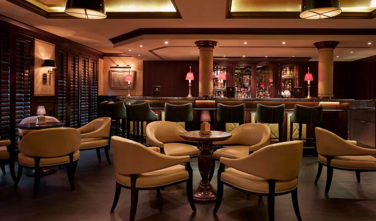 Crystal Cruises Avenue Saloon lounge seating