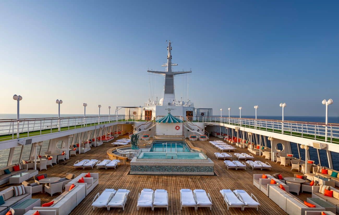 Seahorse Pool and Jacuzzi on deck