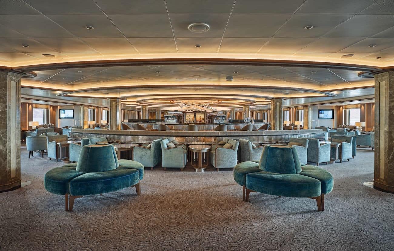 Dolce Vita lounge with blue seating