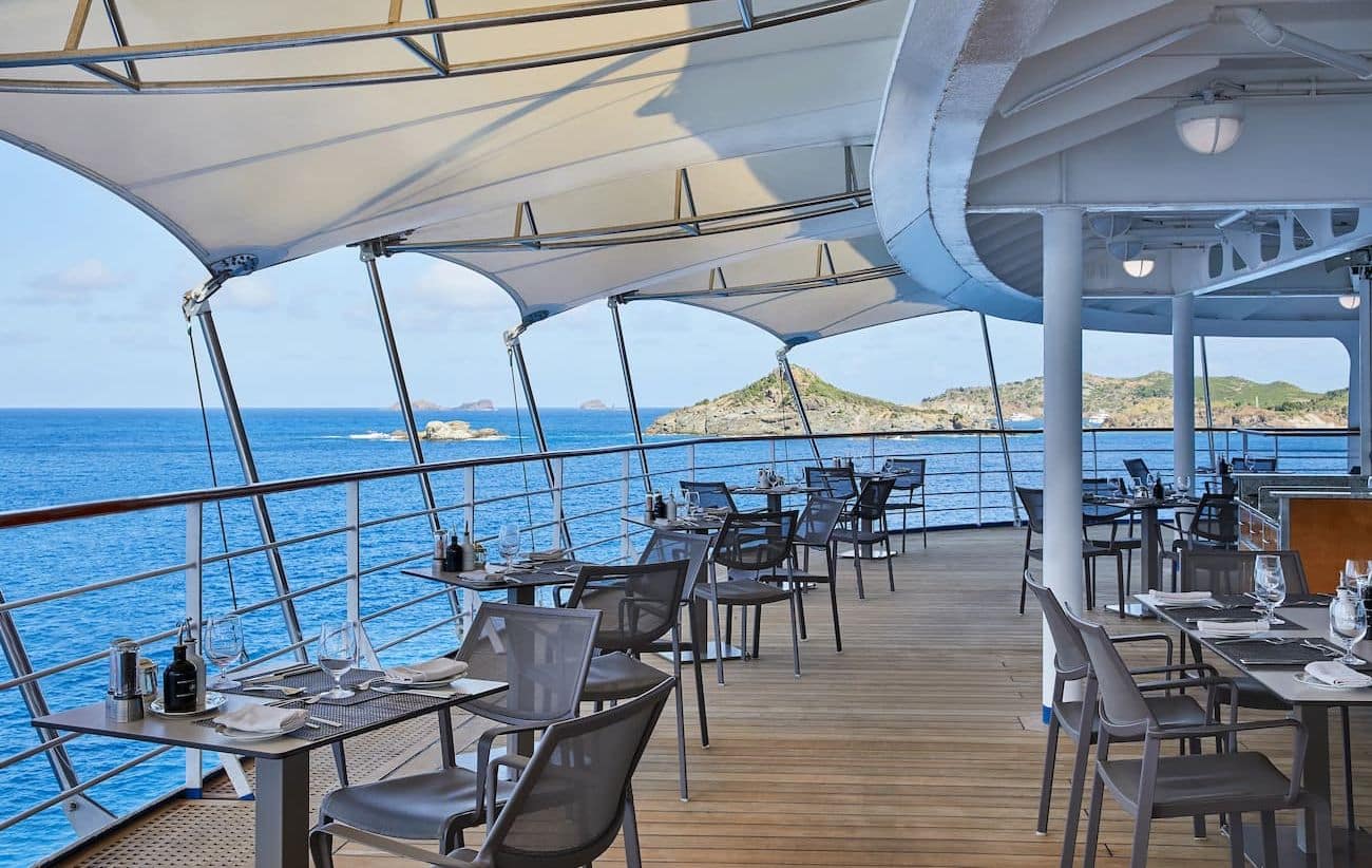 La Terrazza outdoor dining overlooking islands