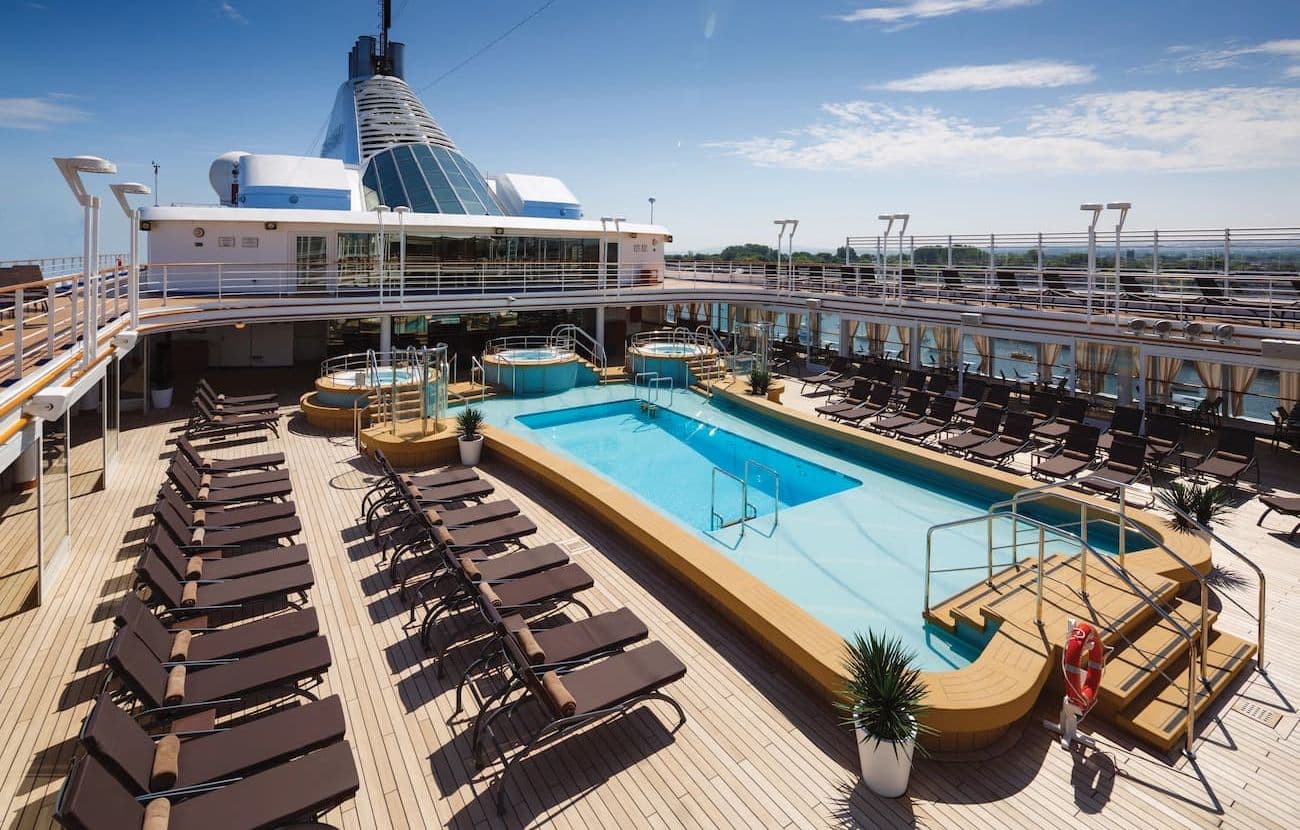 Pool Deck with loungers and whirlpools