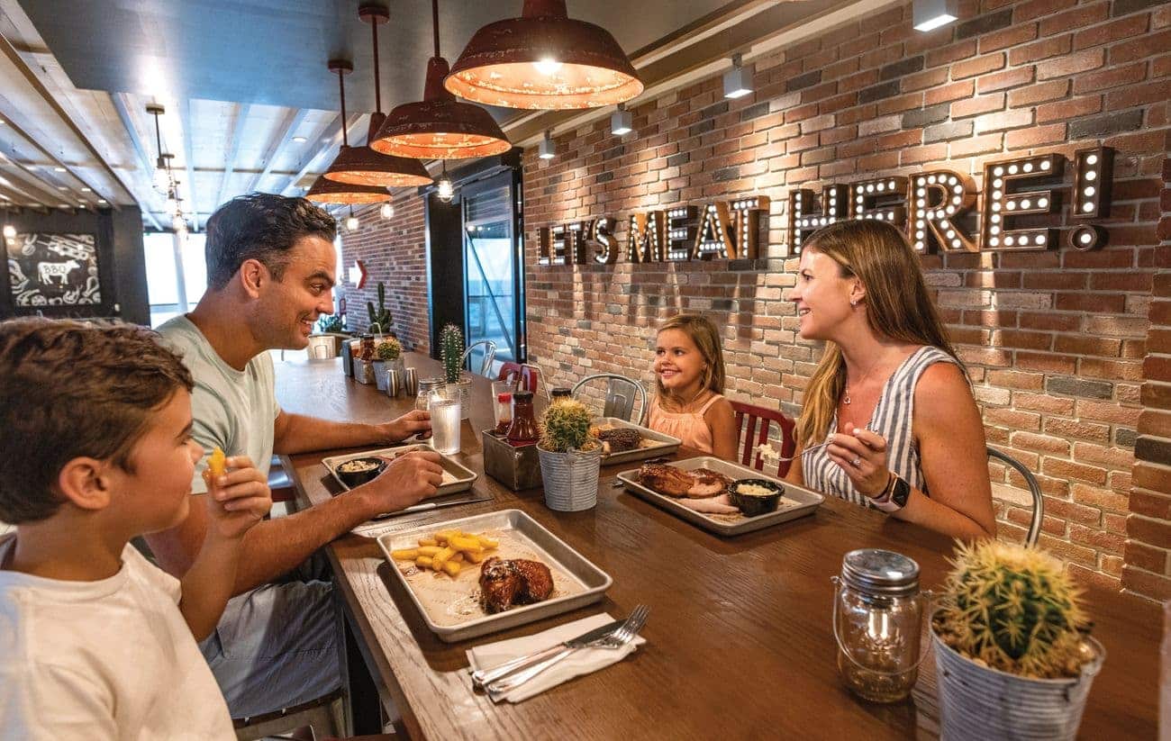 Family enjoying barbecue at Portside BBQ on Oasis of the Seas