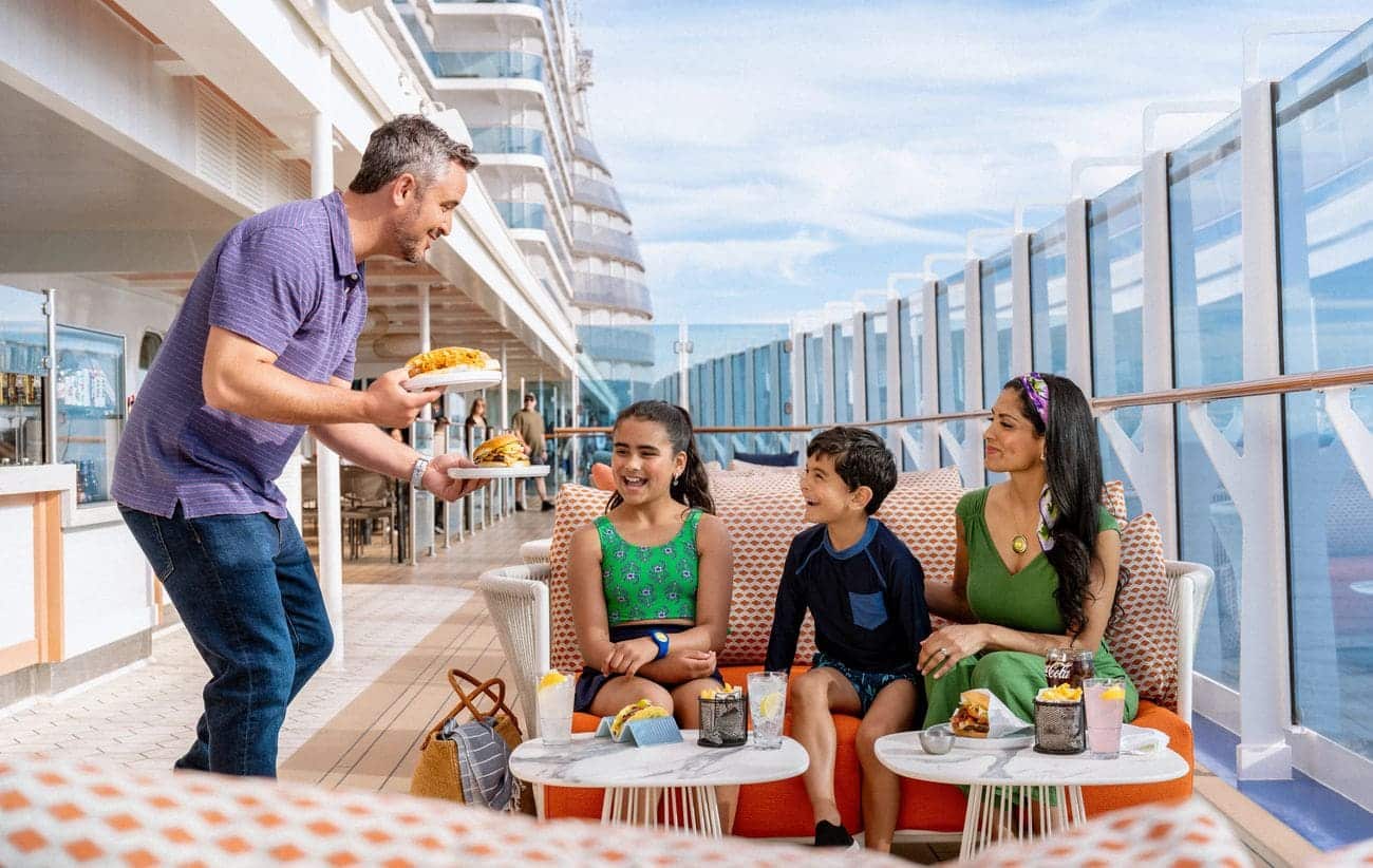 Family enjoying casual dining on Star Princess