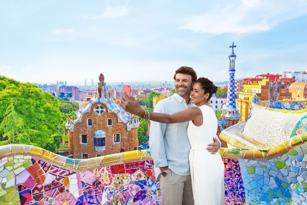 Couple taking a selfie at Park Güell in Barcelona