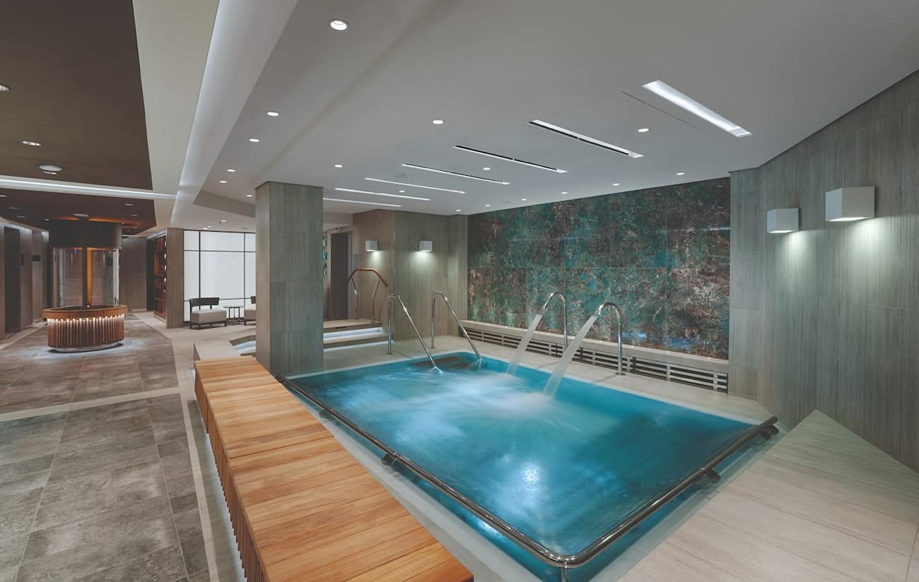 Ocean Wellness thermal pool with water jets and loungers