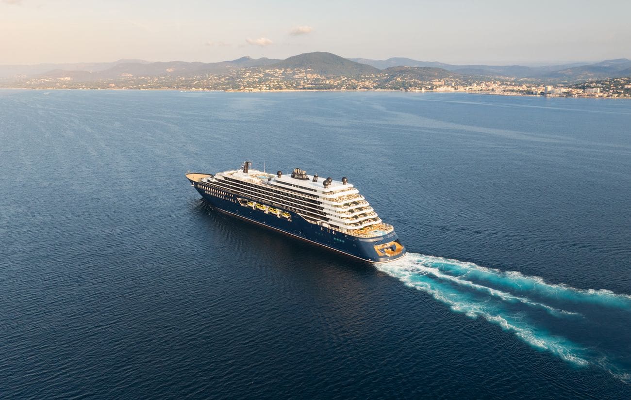 Ilma cruising near Sainte-Maxime in the Gulf of Saint-Tropez