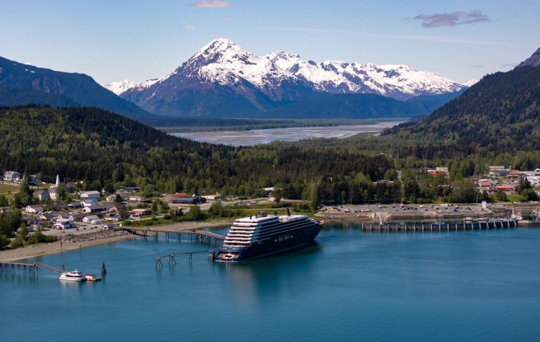 Luminara in Haines, Alaska, where a yacht cruise experience meets dramatic mountain scenery